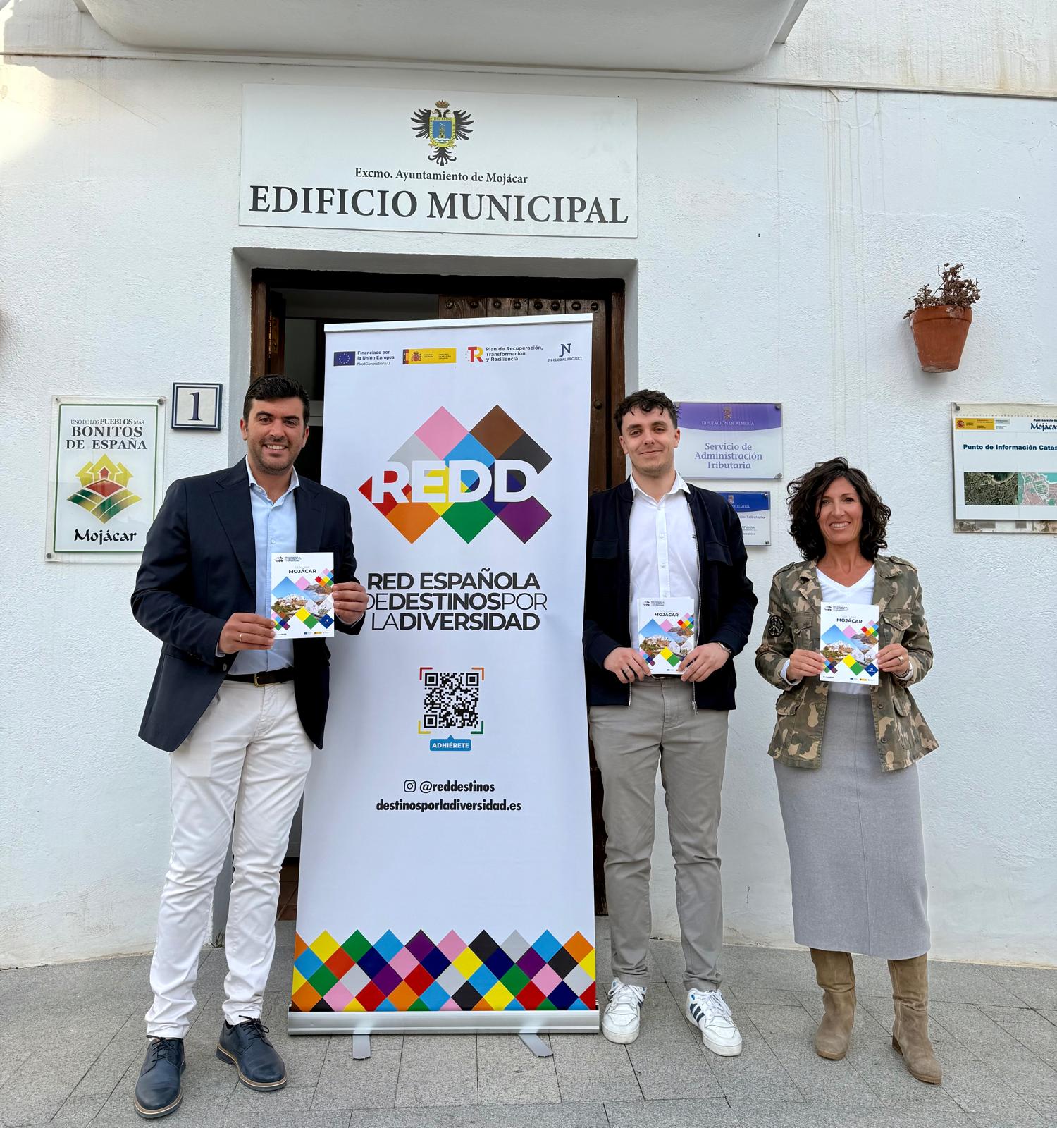 Mojácar ha firmado el acuerdo para iniciar su proceso de adhesión a REDD – Red Española de Destinos por la Diversidad, un paso estratégico para avanzar hacia un modelo turístico más inclusivo, sostenible y competitivo